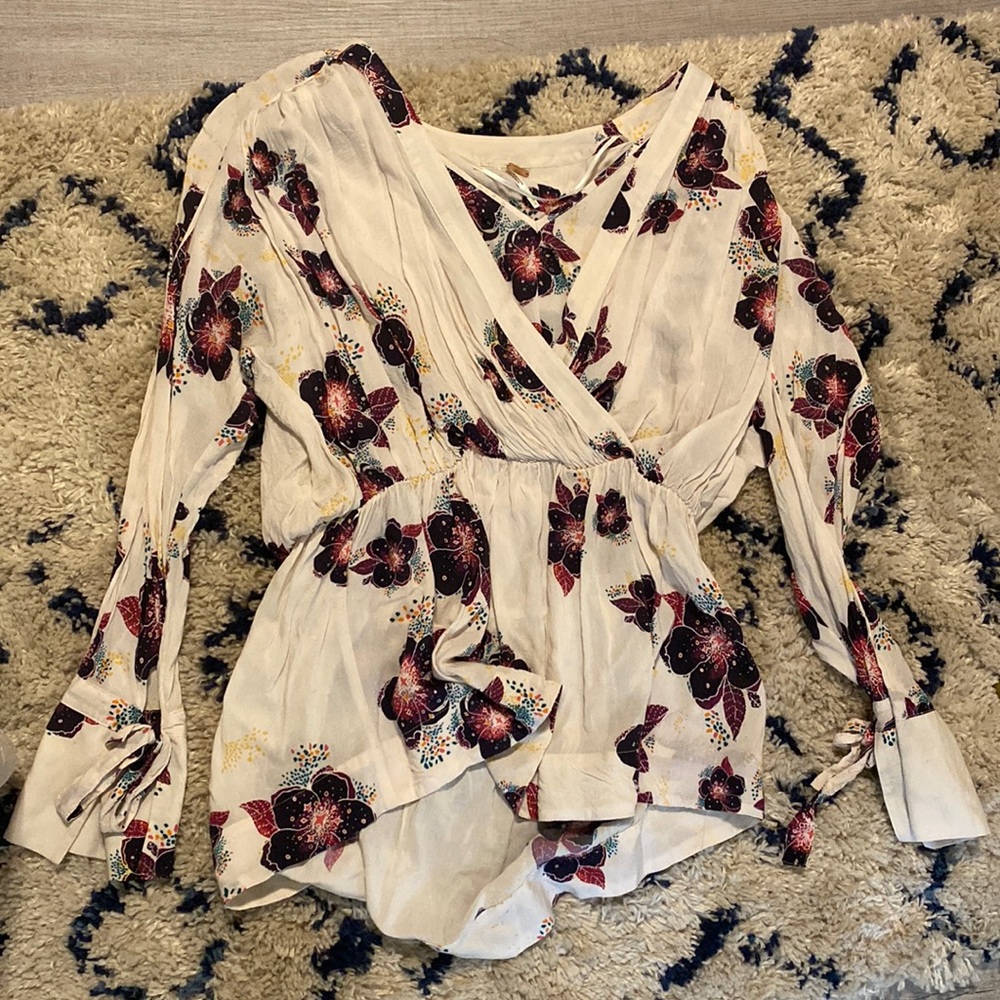 Cream floral Free People long sleeve top. Size XS